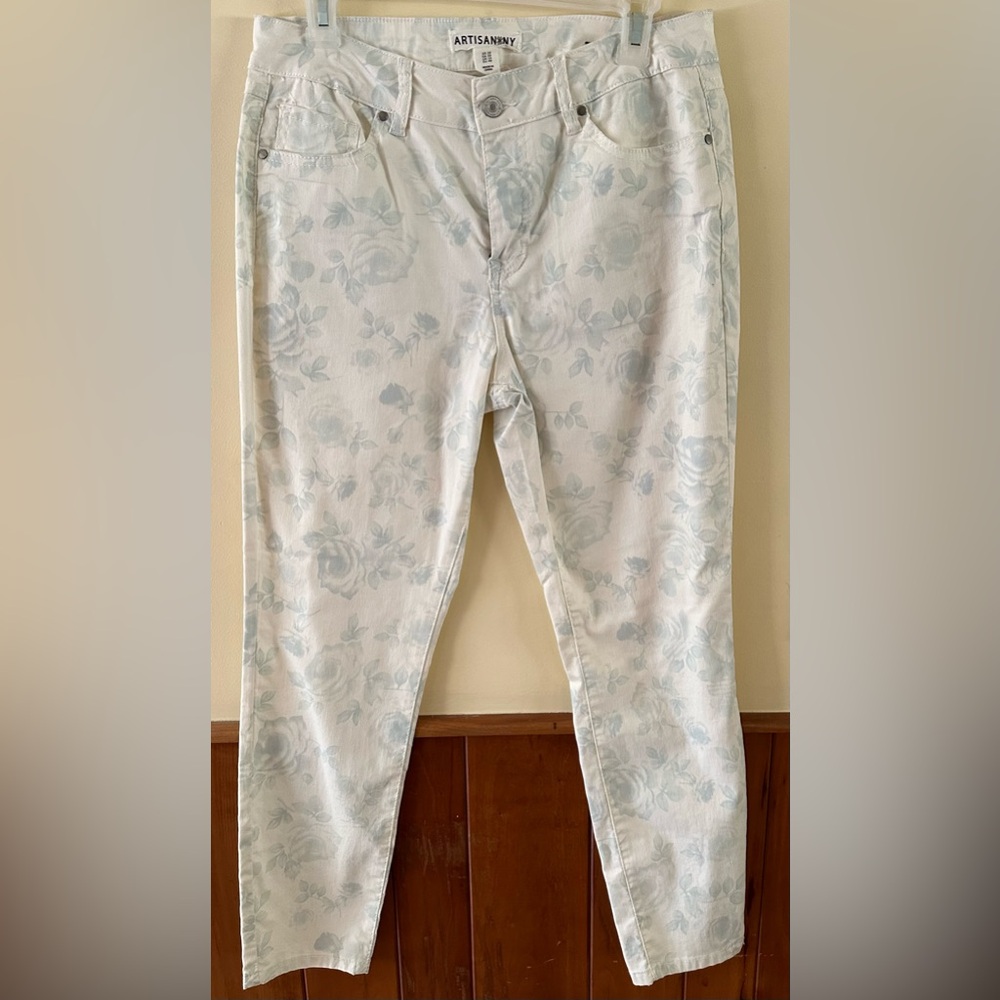 ARTISAN NY Cream with very light blue colored flower pants.Ankle length pants.